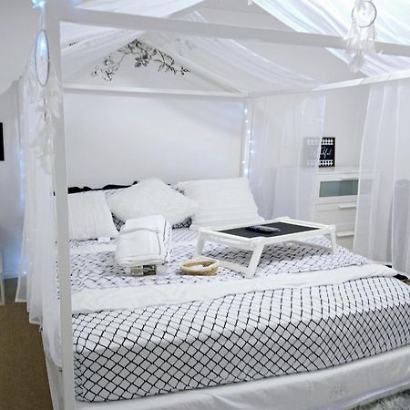 Charming Room With Attached Private Bath In The Heart Of Vancouver! Private Parking, Self Check-In & Just 4 Mins To Metrotown! Екстериор снимка