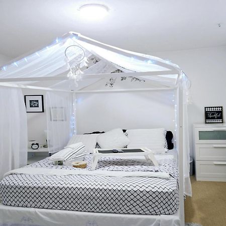 Charming Room With Attached Private Bath In The Heart Of Vancouver! Private Parking, Self Check-In & Just 4 Mins To Metrotown! Екстериор снимка