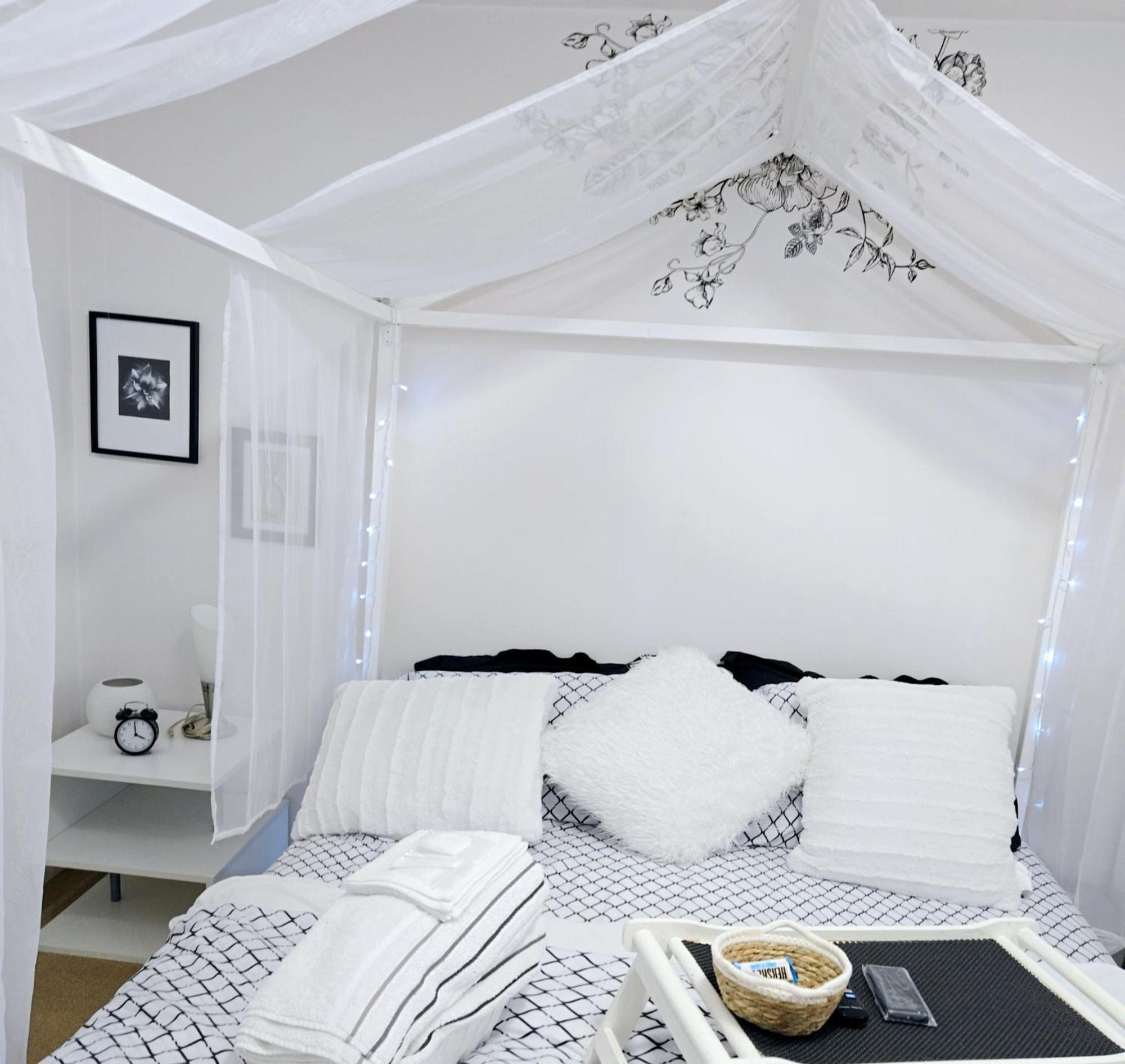 Charming Room With Attached Private Bath In The Heart Of Vancouver! Private Parking, Self Check-In & Just 4 Mins To Metrotown! Екстериор снимка